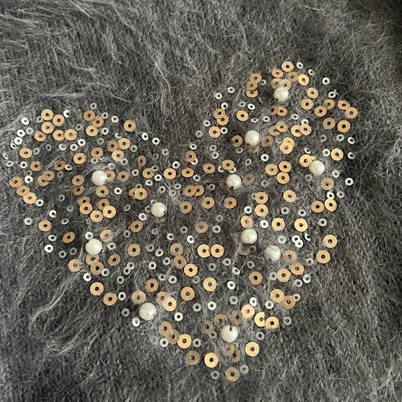 Girl’s H&M size 4-6Y sweaters. - Picture 3 of 6